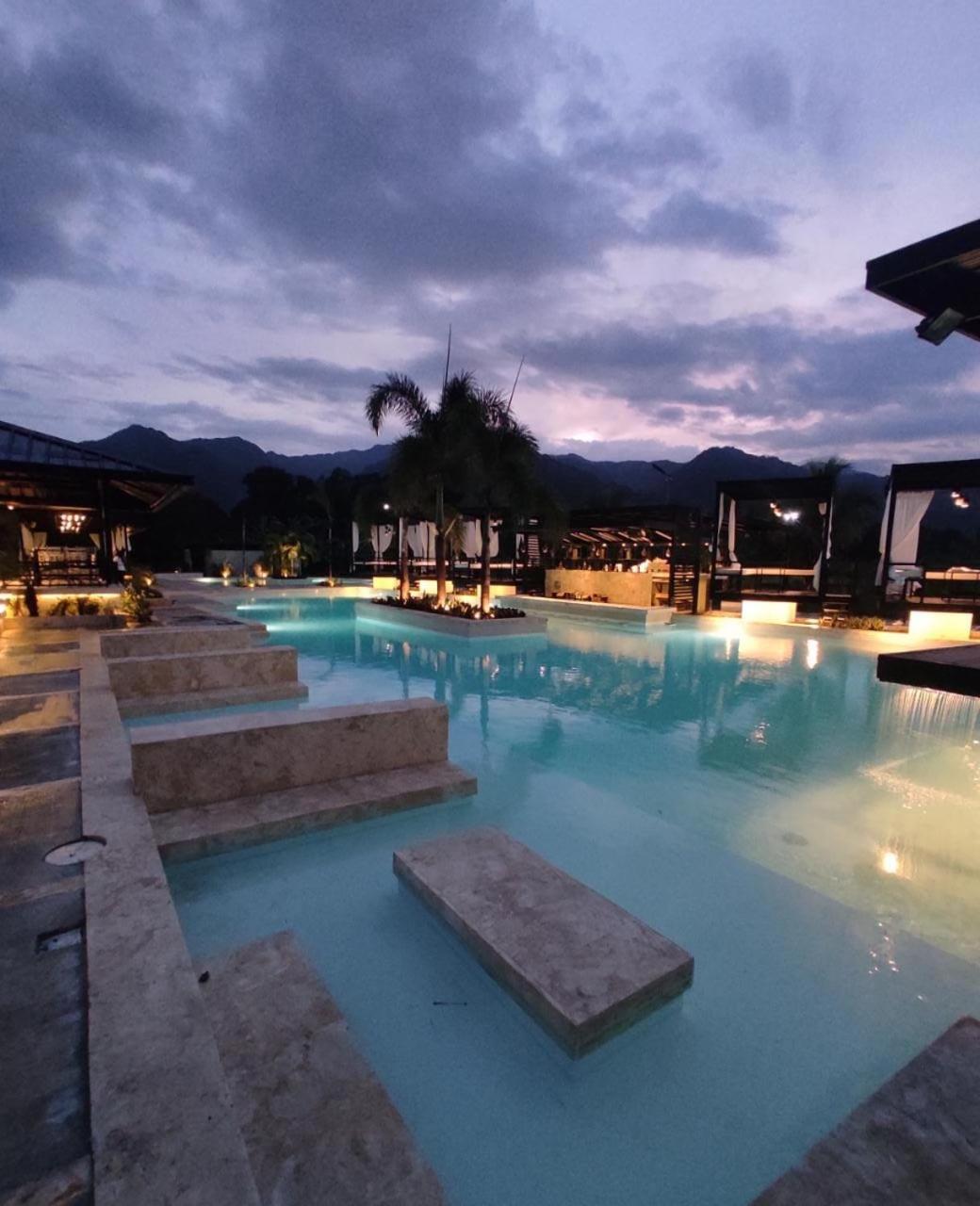 Guacamayos Hotel Bonao Buitenkant foto