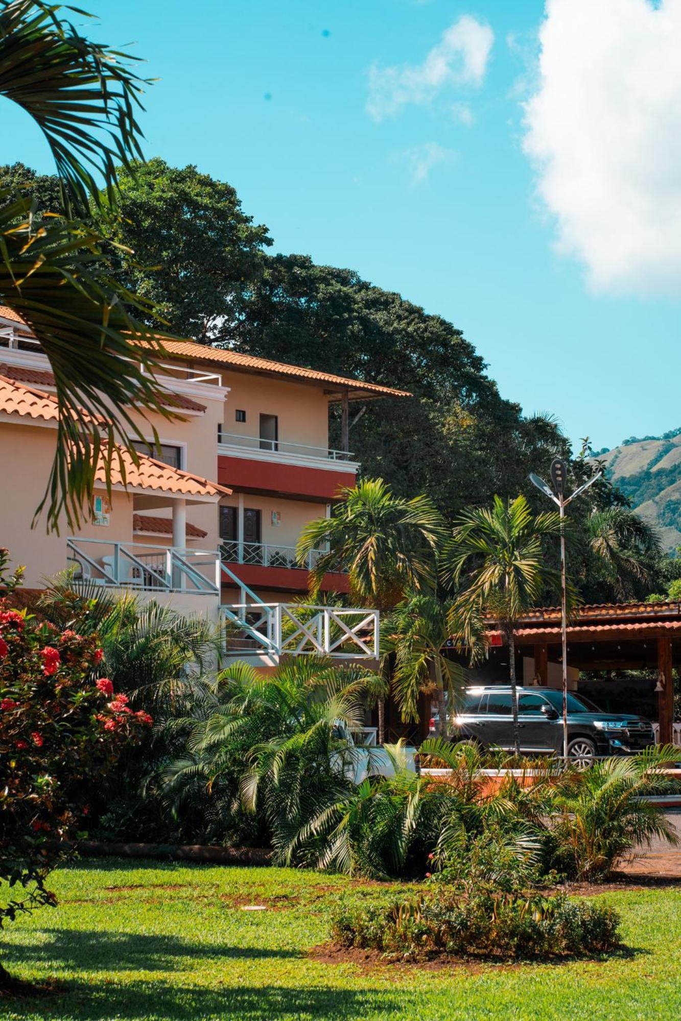 Guacamayos Hotel Bonao Buitenkant foto